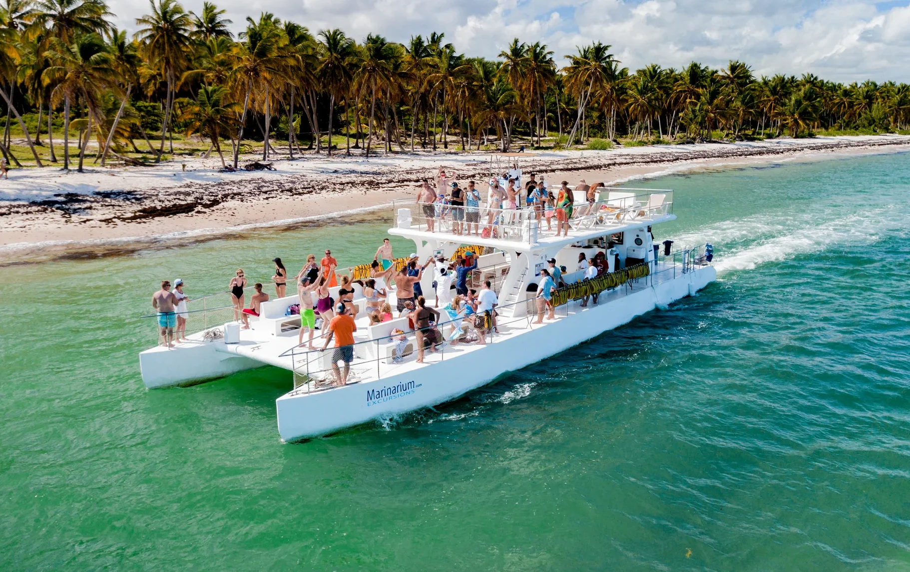 salida-barco-snorkel-1-viajes-de-fiesta