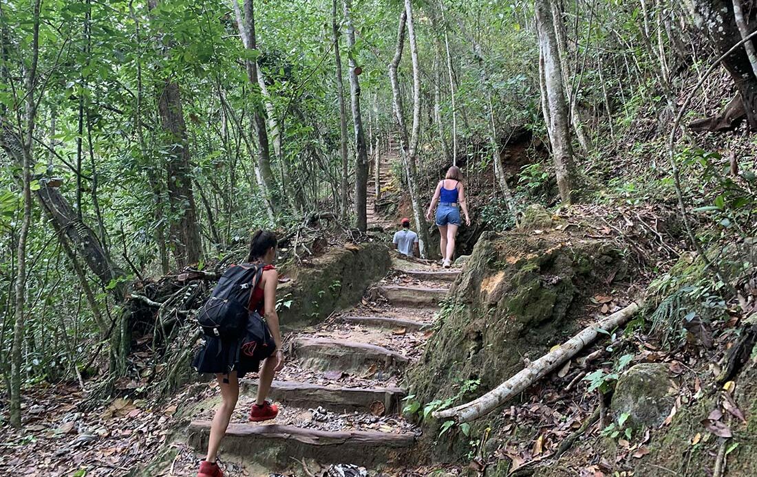 excursion-cascada-limon-3-viajes-de-fiesta