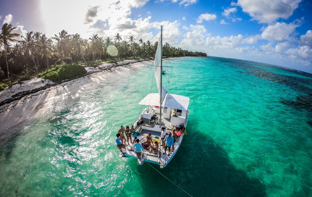 excursion-catamaran-samana-5-viajes-de-fiesta