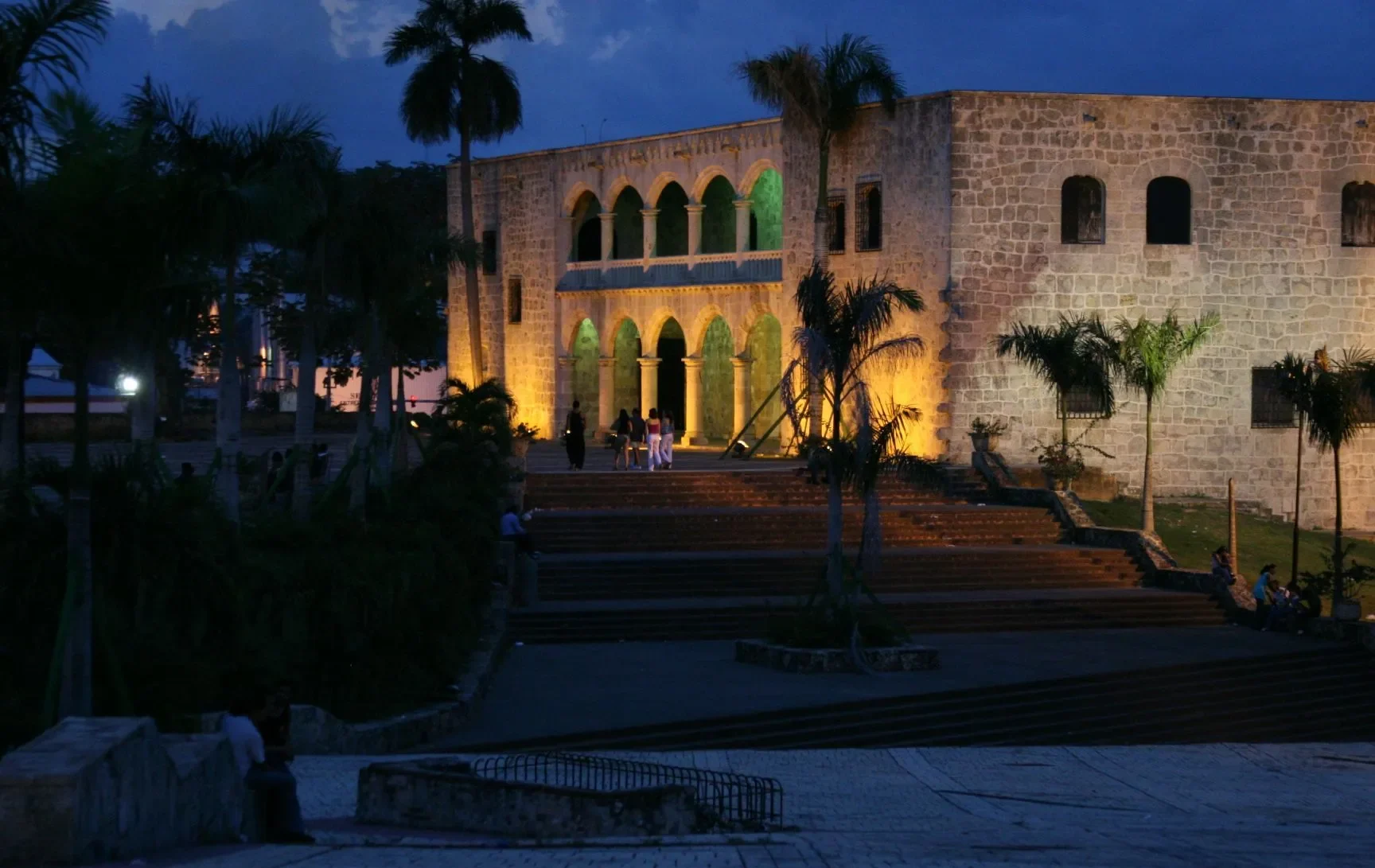 night-tour-santo-domingo-5-viajes-de-fiesta