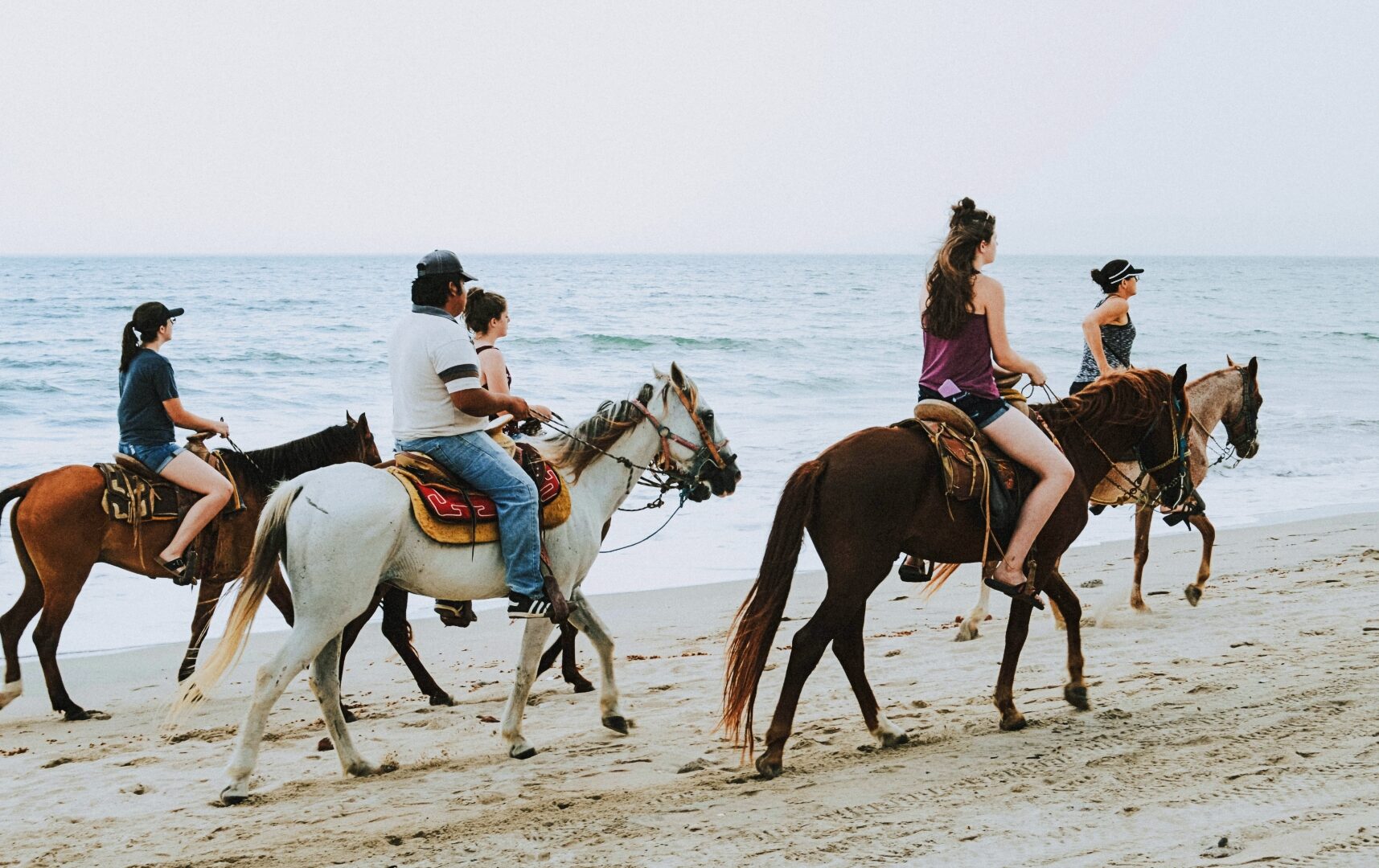 paseo-caballo-playa-3-viajes-de-fiesta