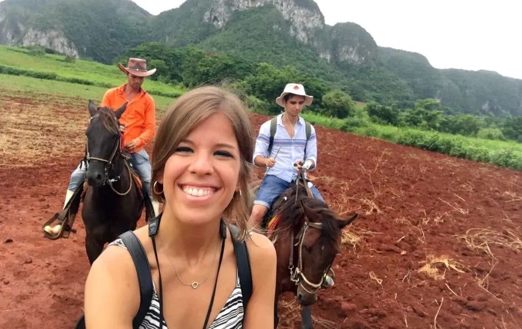 paseo-caballo-viñales-3-viajes-de-fiesta