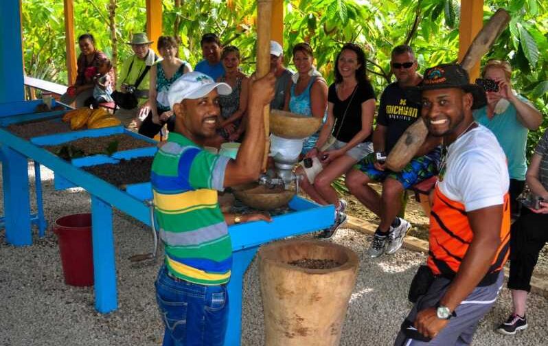 tour-cacao-cafe-1-viajes-de-fiesta